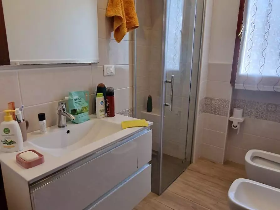 Immagine 13 di Appartamento in vendita  a Viareggio