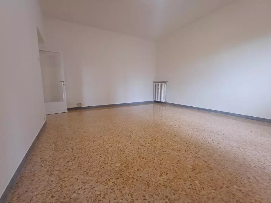 Immagine 11 di Appartamento in vendita  a Siena
