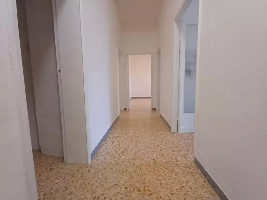 Immagine 4 di Appartamento in vendita  a Siena