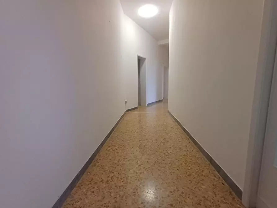 Immagine 15 di Appartamento in vendita  a Siena