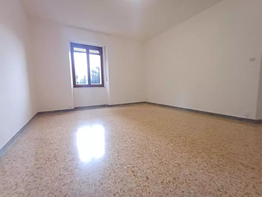 Immagine 9 di Appartamento in vendita  a Siena