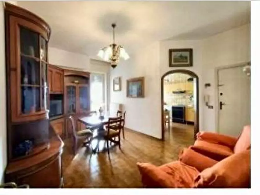 Immagine 2 di Appartamento in vendita  a Viareggio