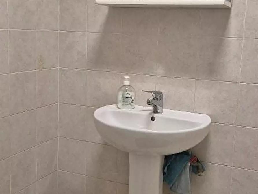 Immagine 13 di Ufficio in affitto  a Cascina