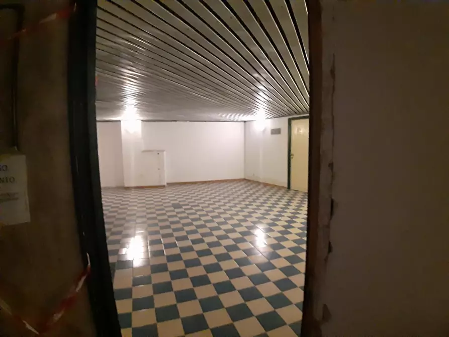 Immagine 4 di Garage in vendita  a Giardini-Naxos