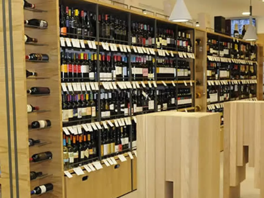 Immagine 8 di Garage in vendita  a Giardini-Naxos