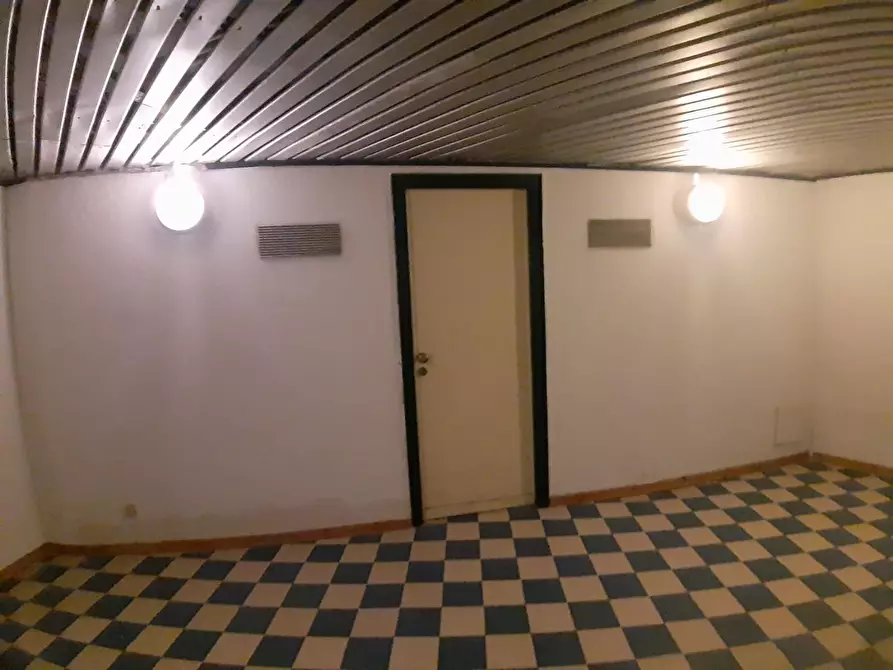 Immagine 3 di Garage in vendita  a Giardini-Naxos