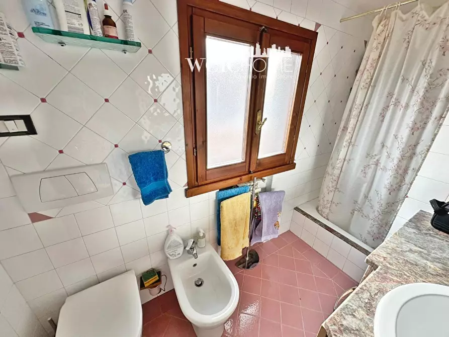 Immagine 17 di Appartamento in vendita  a Campi Bisenzio