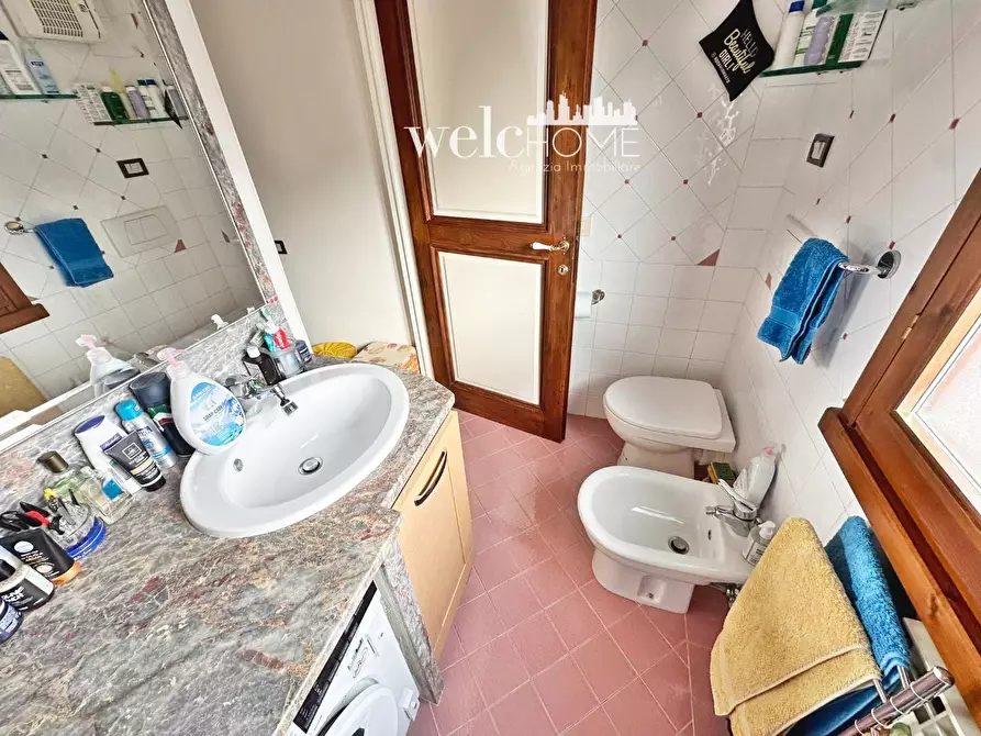Immagine 27 di Appartamento in vendita  a Campi Bisenzio