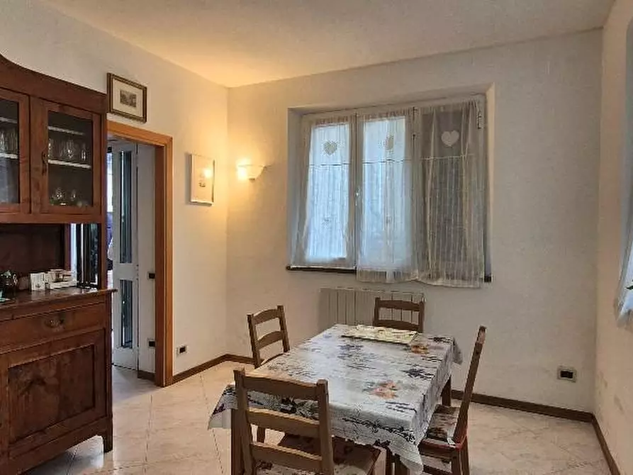 Immagine 4 di Villa in vendita  a Cascina