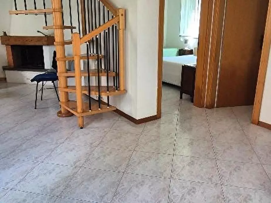 Immagine 27 di Villa in vendita  a Cascina