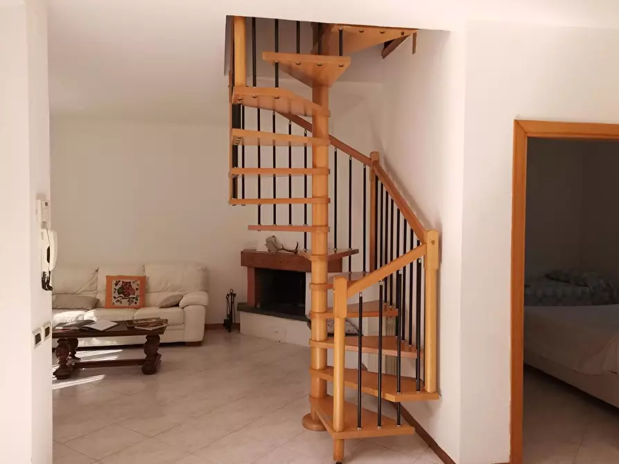 Immagine 10 di Villa in vendita  a Cascina