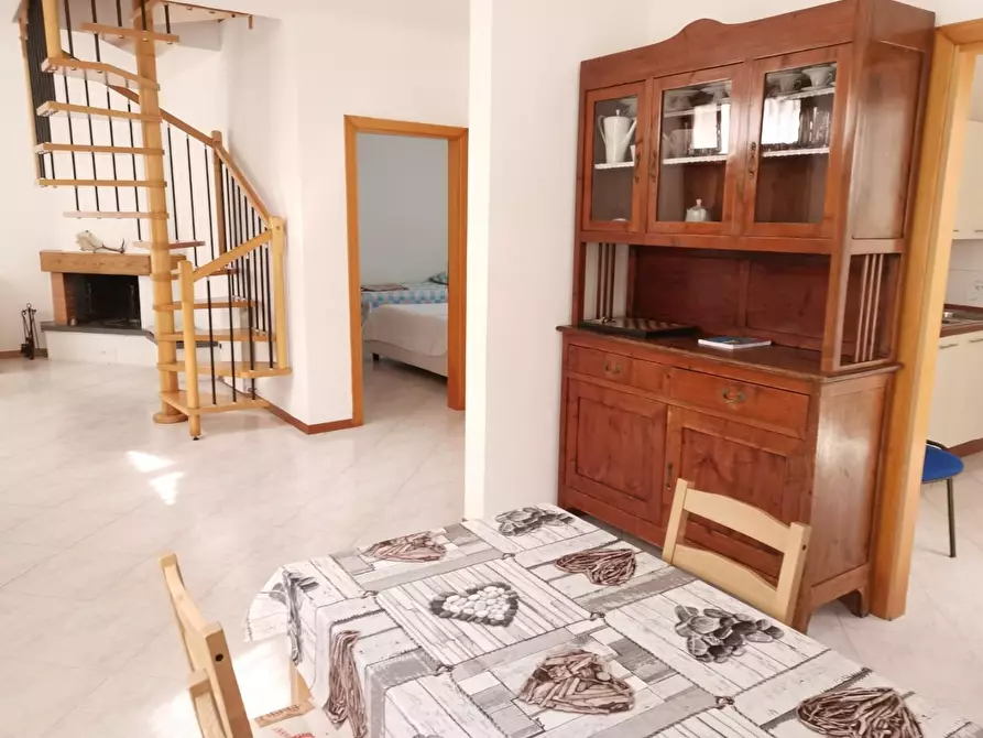 Immagine 1 di Villa in vendita  a Cascina