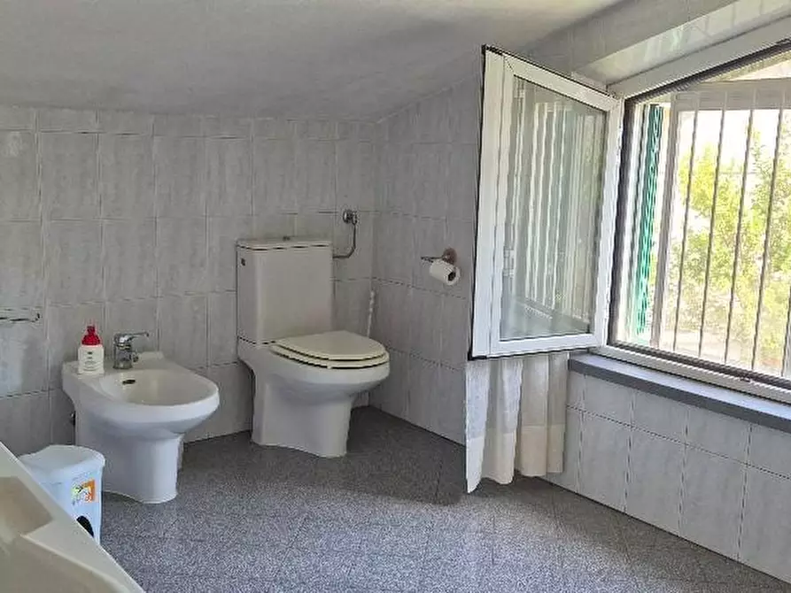 Immagine 38 di Villa in vendita  a Cascina
