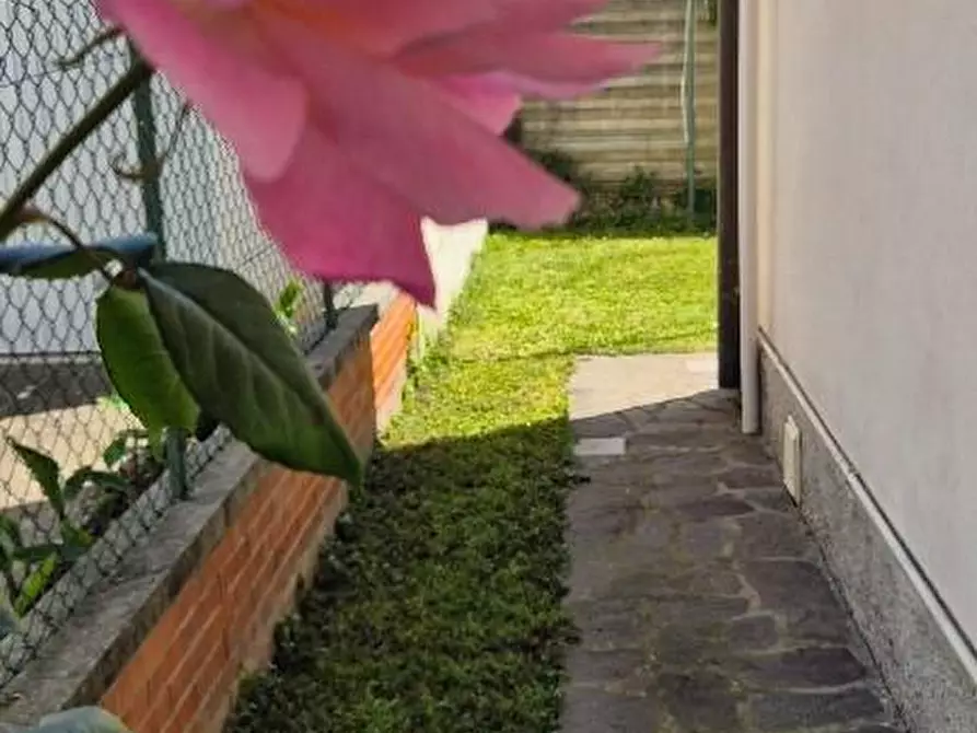 Immagine 6 di Villa in vendita  a Cascina