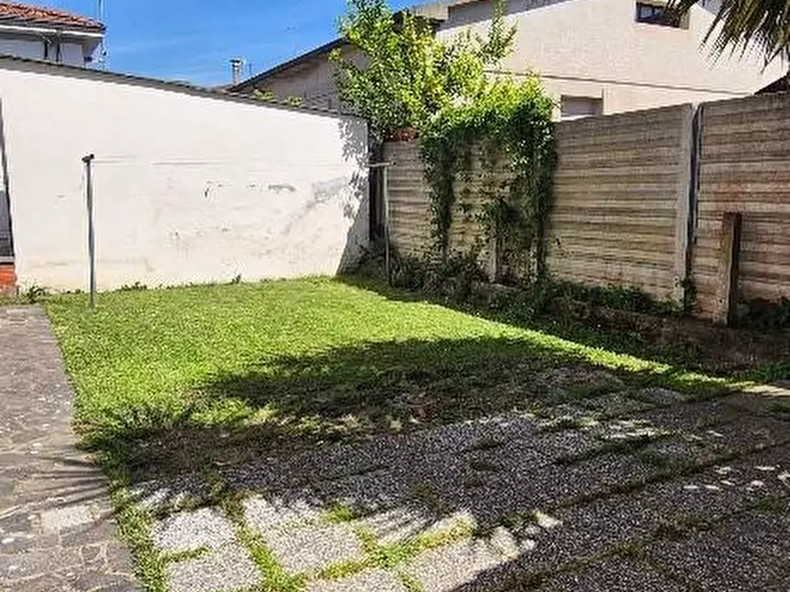 Immagine 4 di Villa in vendita  a Cascina