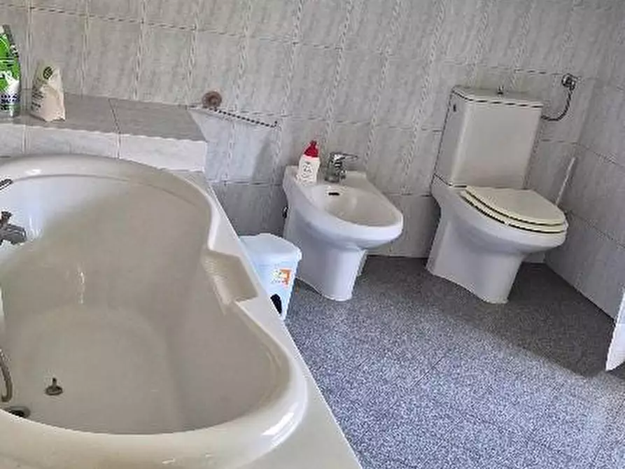Immagine 41 di Villa in vendita  a Cascina