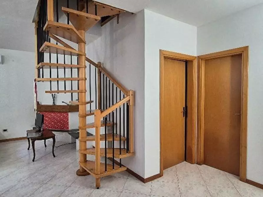 Immagine 13 di Villa in vendita  a Cascina