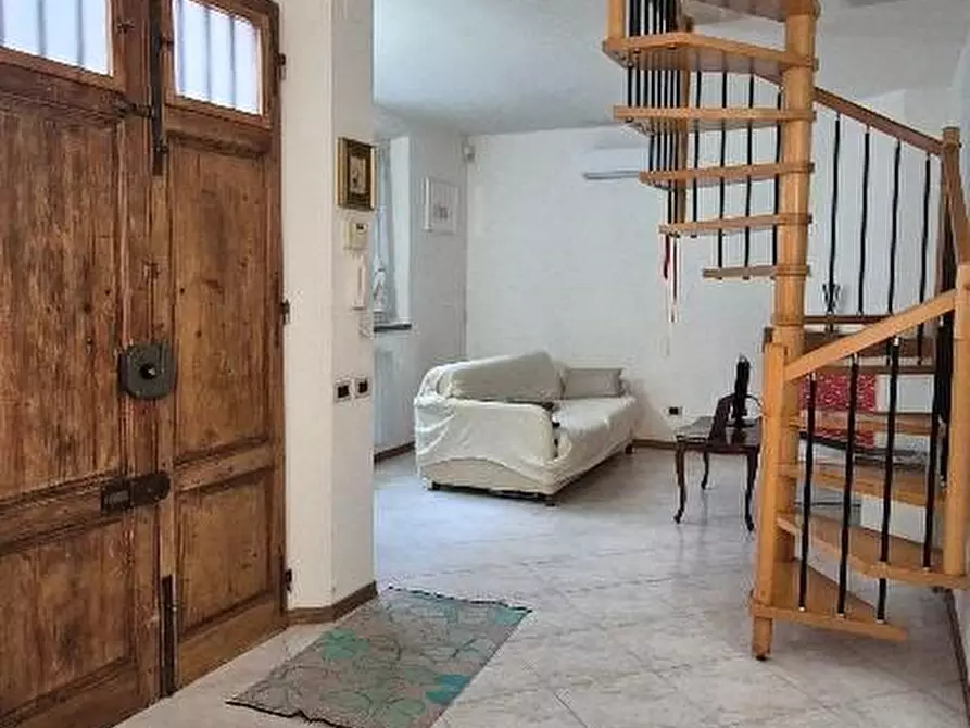 Immagine 11 di Villa in vendita  a Cascina