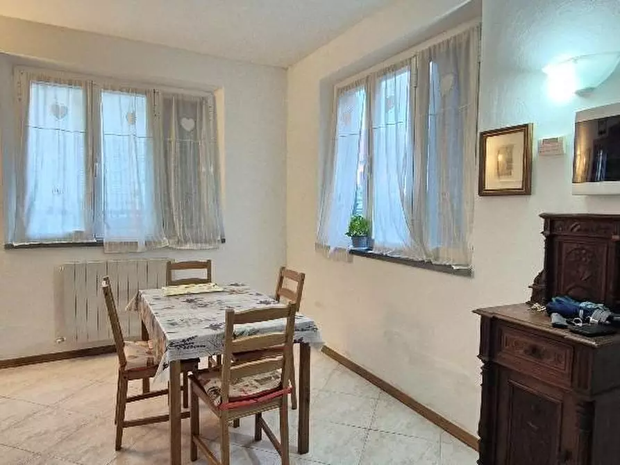 Immagine 5 di Villa in vendita  a Cascina