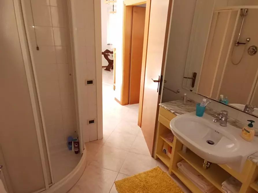 Immagine 18 di Villa in vendita  a Cascina