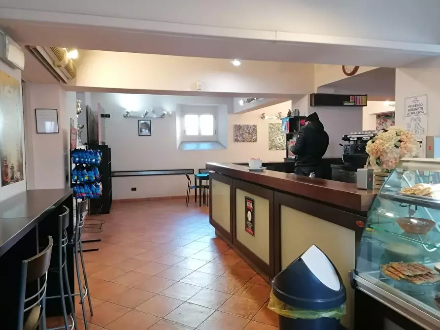 Immagine 3 di Locale commerciale in vendita  a Carrara