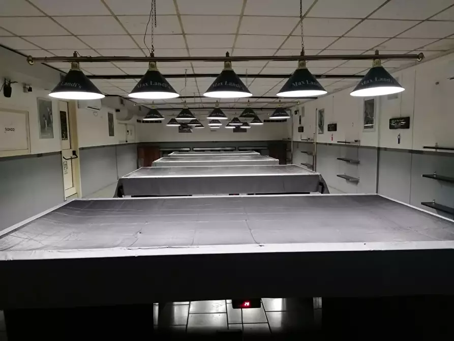 Immagine 5 di Locale commerciale in vendita  a Carrara