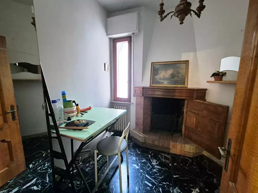 Immagine 9 di Appartamento in vendita  a Siena