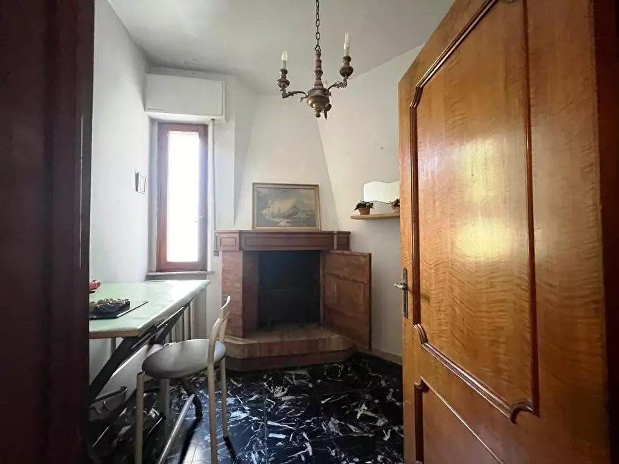 Immagine 27 di Appartamento in vendita  a Siena