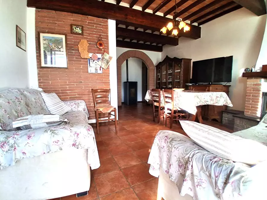 Immagine 5 di Appartamento in vendita  a Lucca