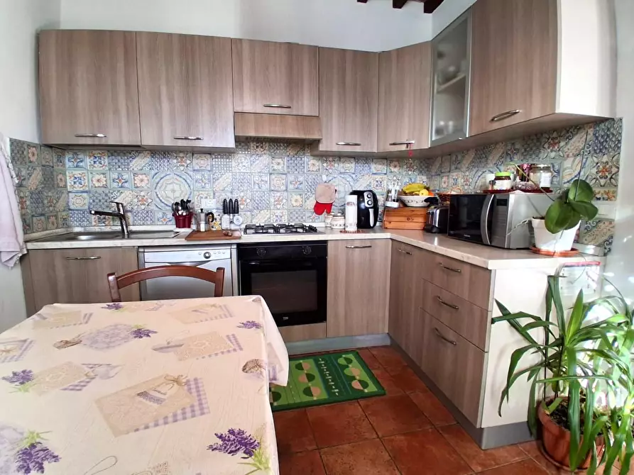 Immagine 3 di Appartamento in vendita  a Lucca