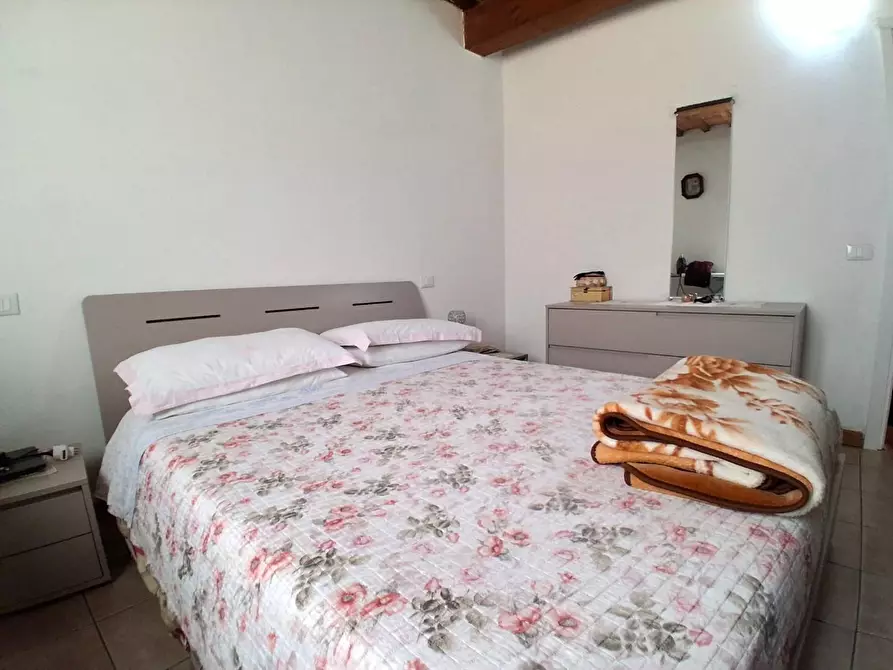 Immagine 12 di Appartamento in vendita  a Lucca