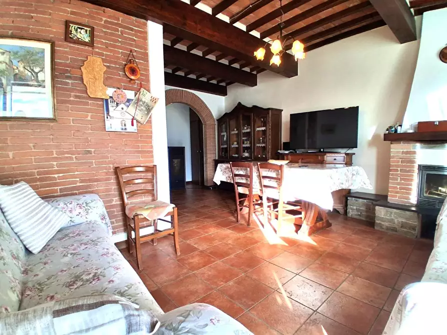 Immagine 1 di Appartamento in vendita  a Lucca