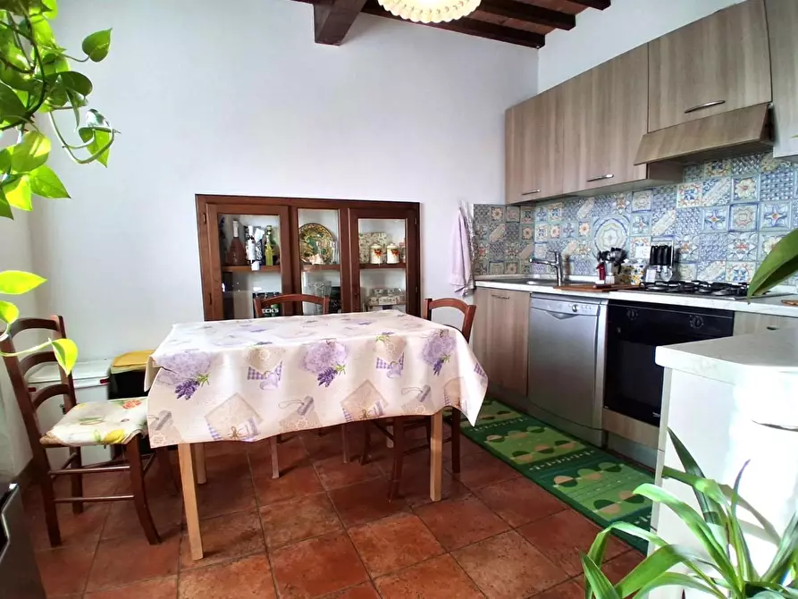 Immagine 2 di Appartamento in vendita  a Lucca