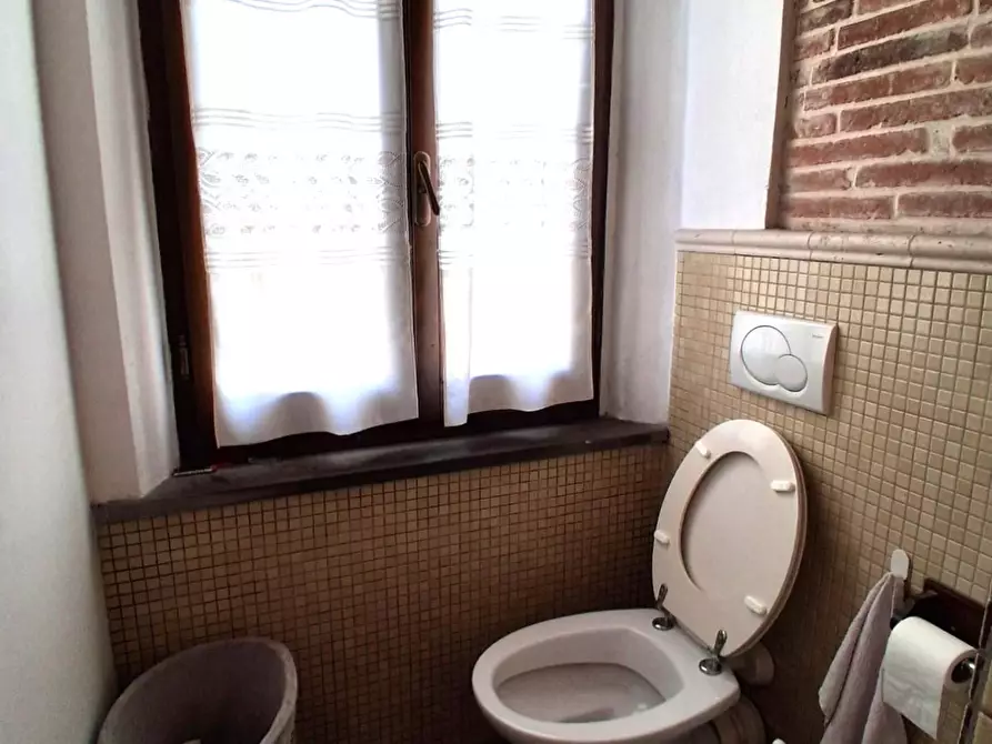 Immagine 11 di Appartamento in vendita  a Lucca