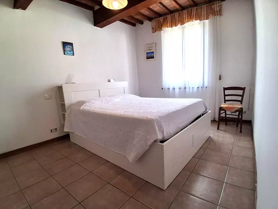 Immagine 9 di Appartamento in vendita  a Lucca