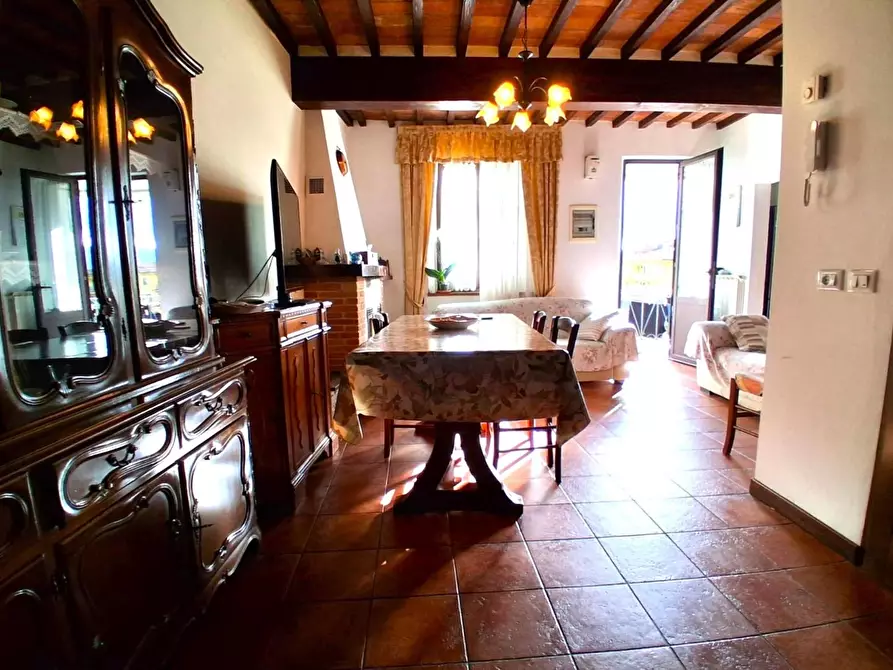 Immagine 4 di Appartamento in vendita  a Lucca