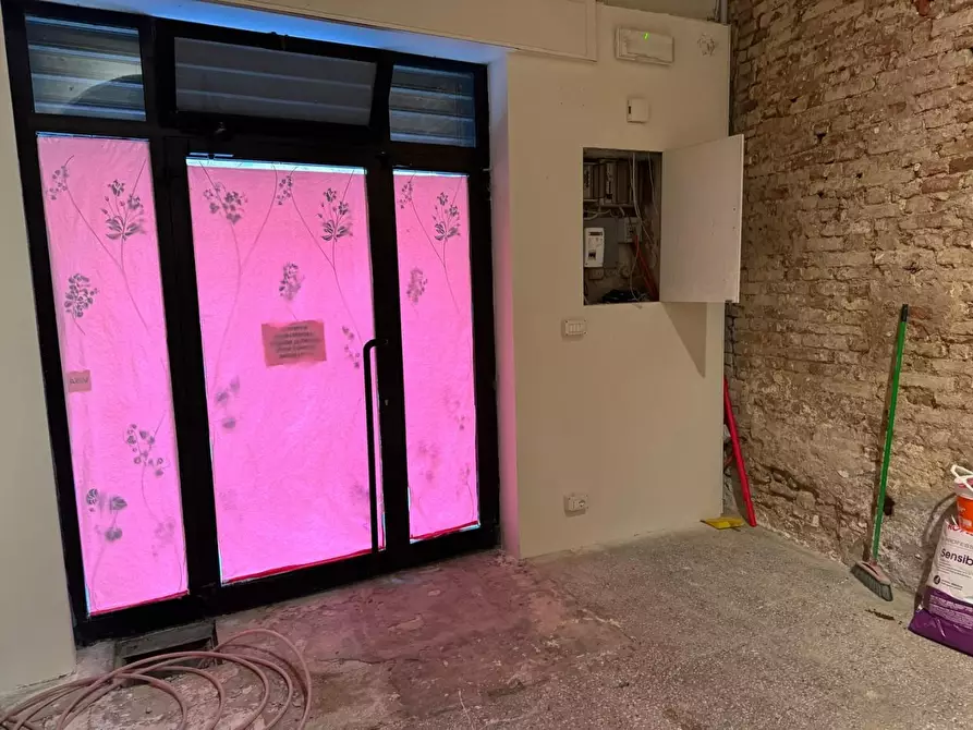 Immagine 3 di Locale commerciale in affitto  a Siena