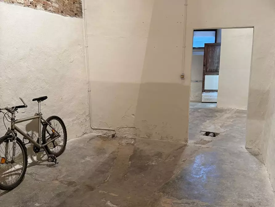 Immagine 10 di Locale commerciale in affitto  a Siena