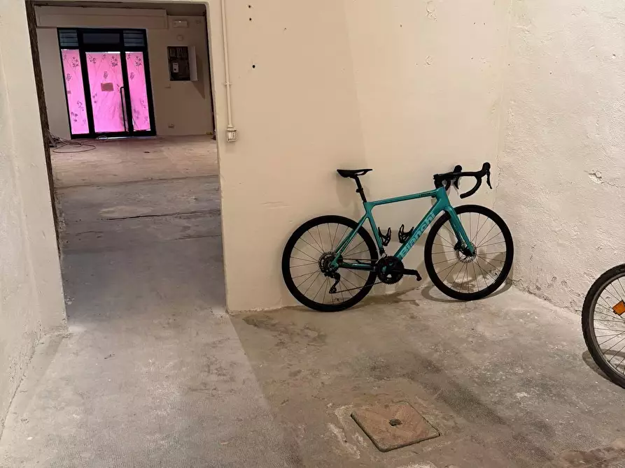 Immagine 8 di Locale commerciale in affitto  a Siena