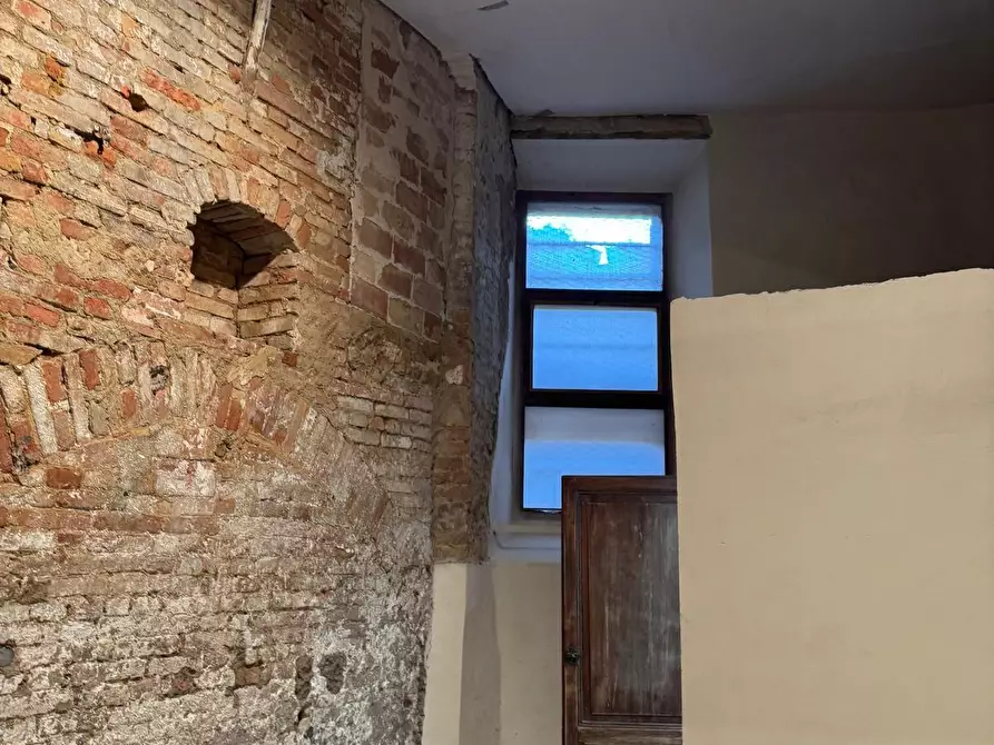 Immagine 16 di Locale commerciale in affitto  a Siena