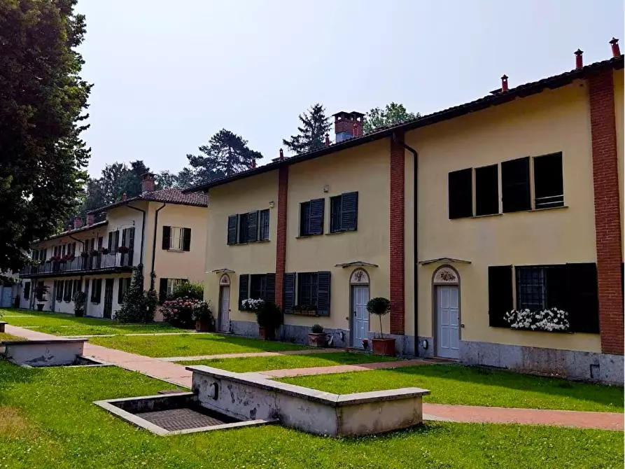 Immagine 2 di Villa in vendita  a Villasanta