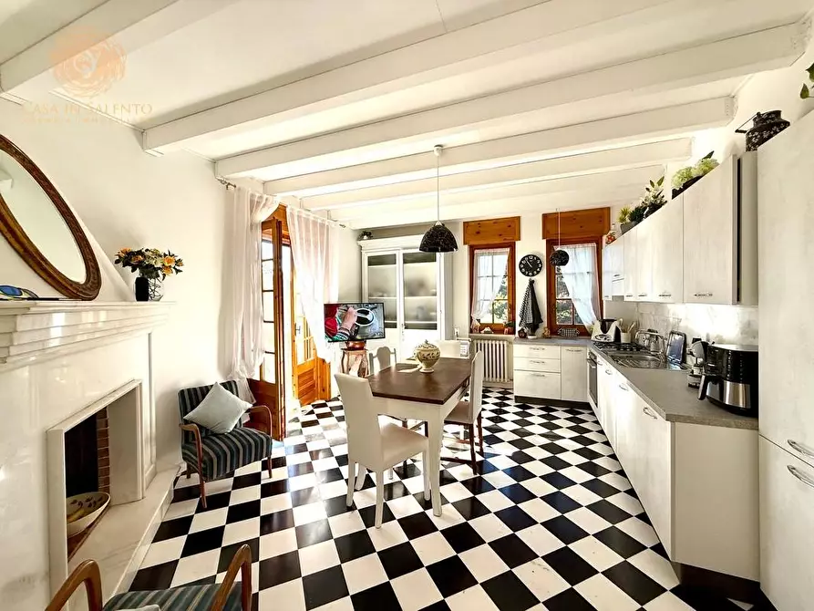 Immagine 4 di Villa in vendita  a Alessano