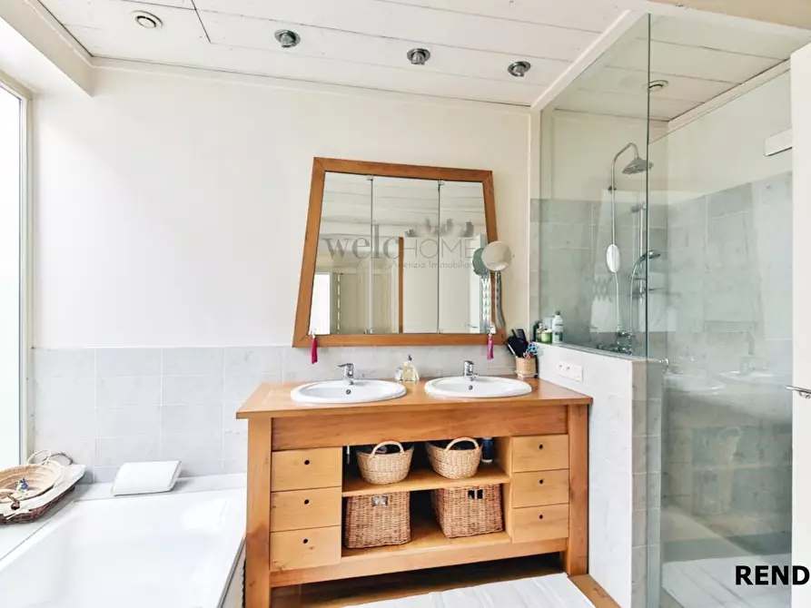 Immagine 15 di Appartamento in vendita  a Campi Bisenzio