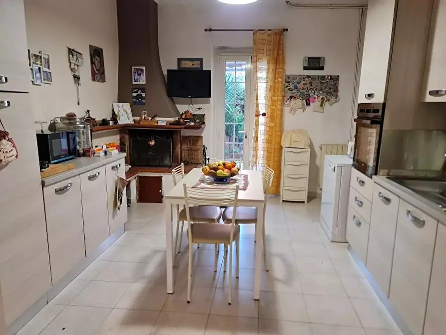 Immagine 2 di Casa semindipendente in vendita  a Carrara