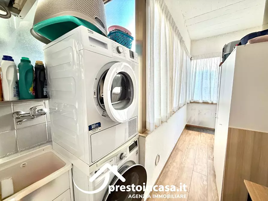 Immagine 14 di Appartamento in vendita  a Viareggio