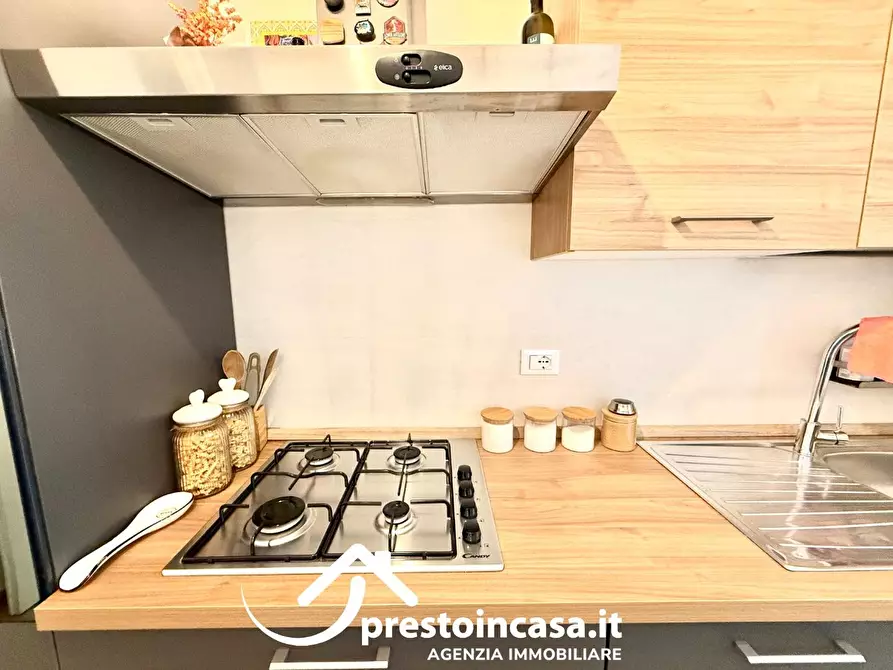 Immagine 13 di Appartamento in vendita  a Viareggio