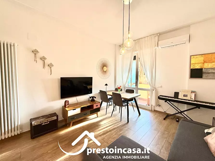 Immagine 2 di Appartamento in vendita  a Viareggio