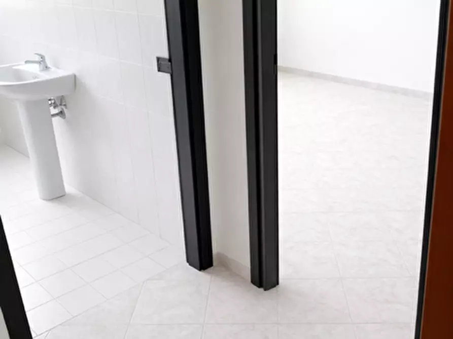 Immagine 1 di Ufficio in affitto  a San Giuliano Terme
