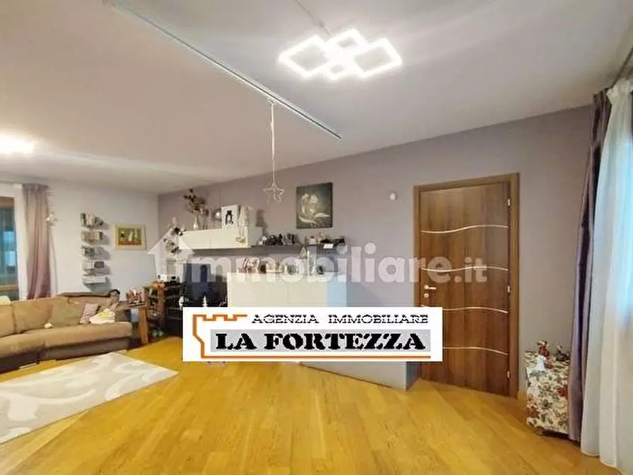 Immagine 1 di Villetta a schiera in vendita  a San Giuliano Terme