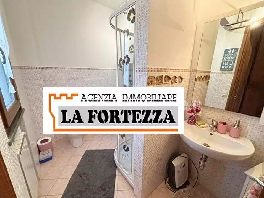 Immagine 15 di Villetta a schiera in vendita  a San Giuliano Terme